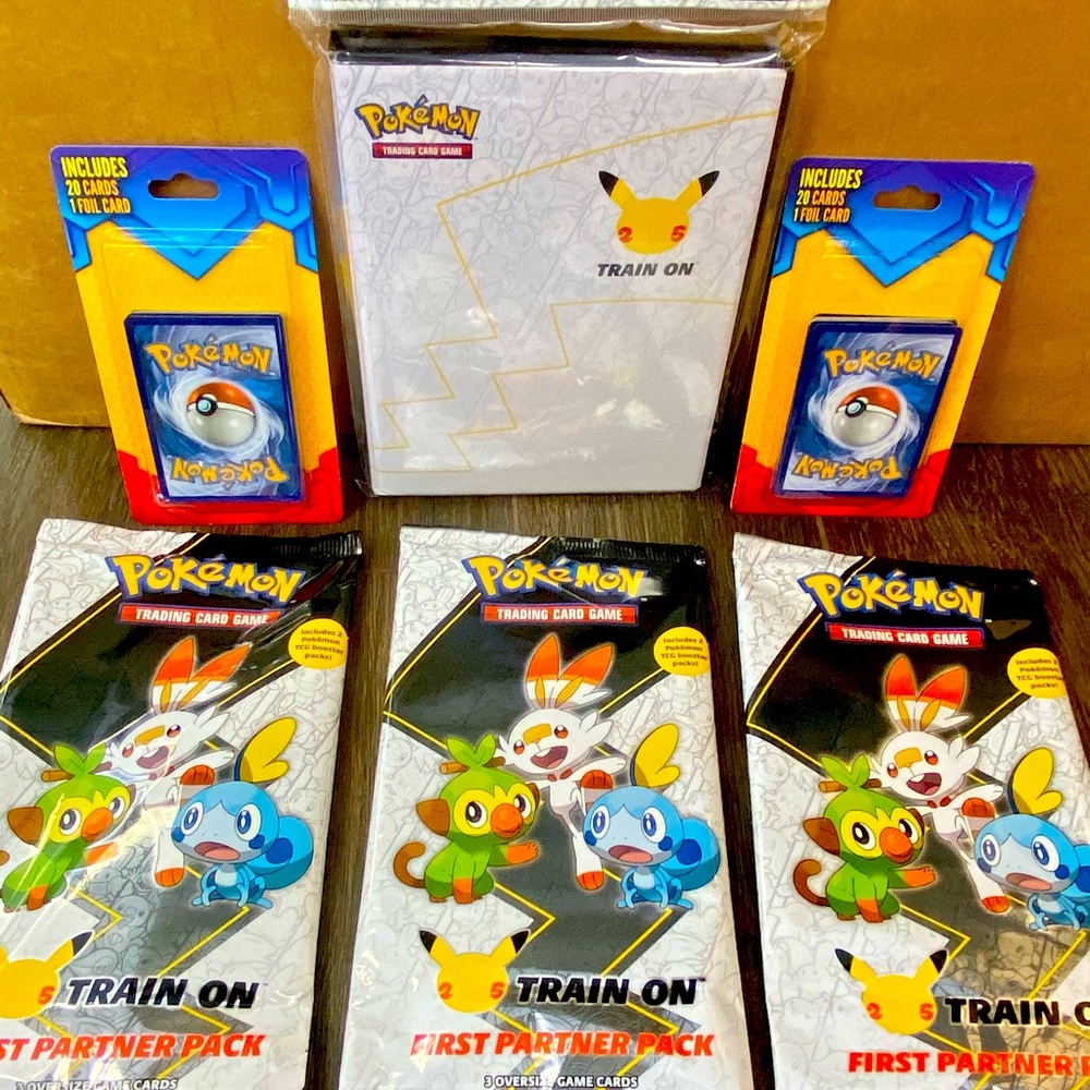 Pokémon First Partner/Train On Binder/Trading Card